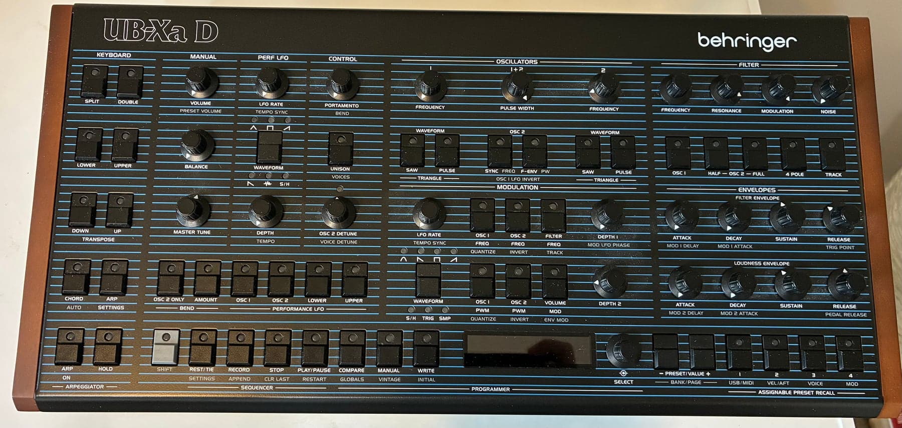 Behringer XA-D